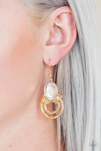 Load image into Gallery viewer, REAL QUEEN - GOLD EARRING