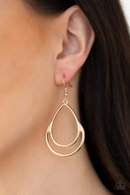 Load image into Gallery viewer, SIMPLE GLISTEN - GOLD EARRING