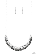 Load image into Gallery viewer, IMPRESSIVE - SILVER NECKLACE