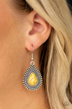 Load image into Gallery viewer, HAPPY HORIZONS - YELLOW EARRING
