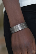 Load image into Gallery viewer, PATTERNED PLAINS - SILVER BRACELET