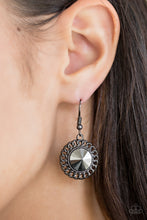 Load image into Gallery viewer, GIRL GRUNGE ATTITUDE - BLACK EARRING