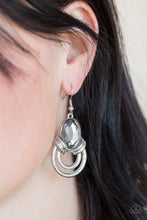 Load image into Gallery viewer, REAL QUEEN - SILVER EARRING