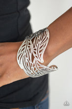 Load image into Gallery viewer, LEAFY LEI - SILVER BRACELET