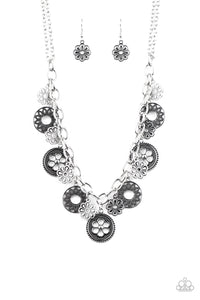 MEADOW MASQUERADE - SILVER NECKLACE