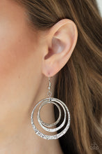 Load image into Gallery viewer, METALLIC RUFFLE - SILVER EARRING