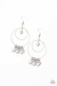 NEW YORK ATTRACTION - WHITE EARRING