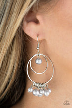 Load image into Gallery viewer, NEW YORK ATTRACTION - WHITE EARRING