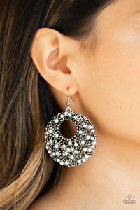 STARRY SHOWCASE - WHITE EARRING