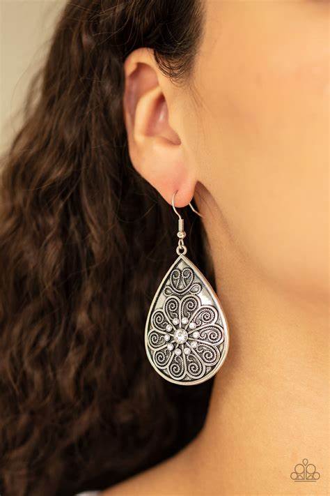 BANQUET BLING - WHITE EARRING