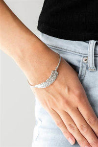 HOW DO YOU LIKE THIS FEATHER?  -  SILVER BRACELET
